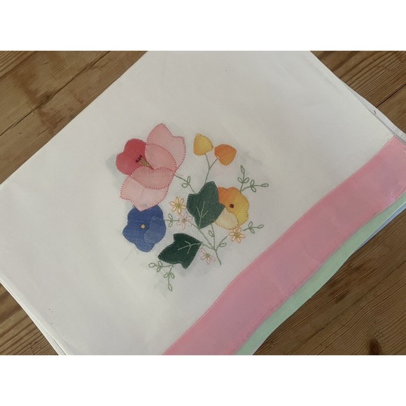 New Tea Fingertip Guests Towels Floral Applique Embroidery 2 Sets of 4 Available - Picture 2 of 13